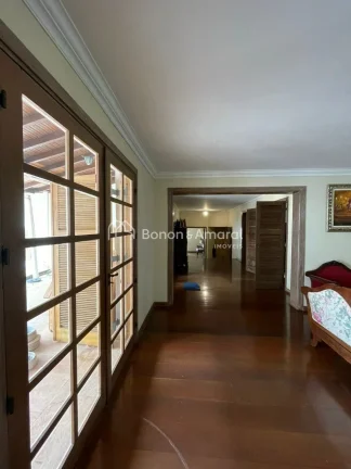 Imagem Elegância e Segurança: Casa em Bolsão no Jardim das Palmeiras. Viva com tranquilidade total a uma...