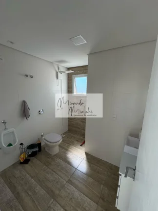 Imagem Casa de Alto Padrão com 640 m² de Construção, Piscina Natural e Energia Solar