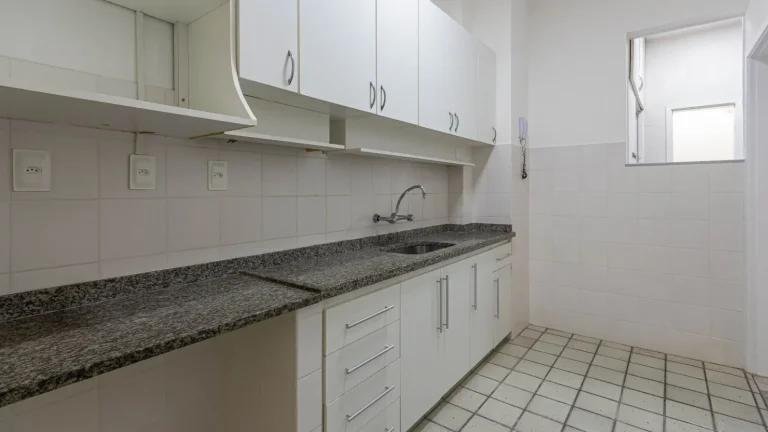 Imagem Apartamento 126M², 3Q, 1 Banheiro, 1 Vaga, Armários.