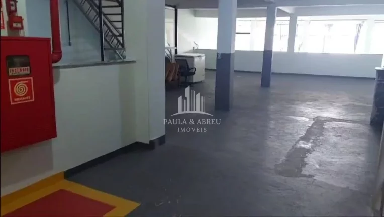 Imagem Aluga-se Salão Comercial de 200m², Energia Trifásica, Acesso 17 degraus, Churrasqueira, Banheiros no Jardim Campo Verde, Mauá-SP