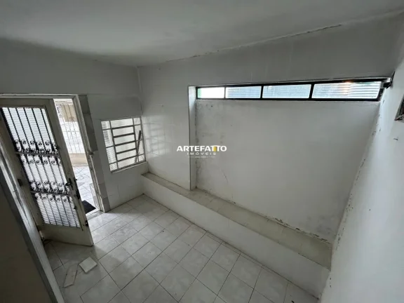 Imagem Casa de Esquina Ideal para por comércio clínica, escritórios perto da Marginal