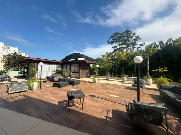 Imagem Apartamento com 2 dormitórios sendo 1 suíte e 1 vaga de garagem na Praia Brava em Itajaí