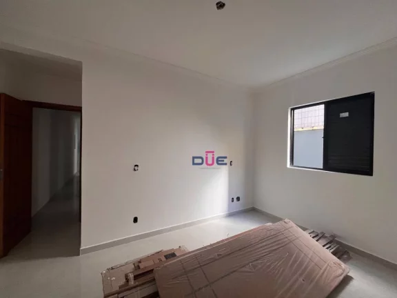 Imagem Casa sobreposta térrea com 3 suítes sendo 1 privativa e 2 americanas, no Embaré só 950 mil com 2 vagas. Novinha!!!