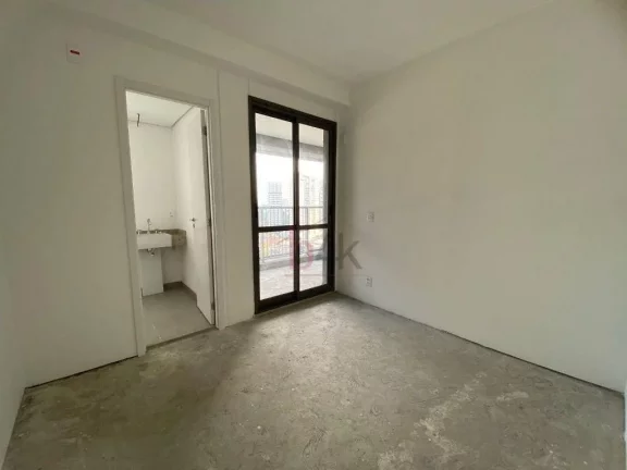 Imagem Apartamento três suítes, varanda espaçosa e duas vagas de garagem a venda no Brooklin.