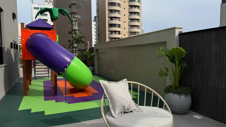 Imagem Apartamento com 3 suítes e 2 vagas de garagem em Balneário Camboriú/SC