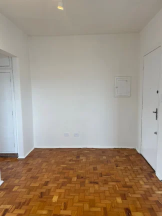 Imagem Apartamento 50M², 1Q, Cozinha, 1 Banheiro, Recém Reformado, Cozinha Americana Toda em Porcelanato, Pé Direito Alto, Janelões.