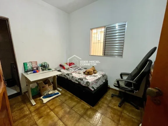Imagem Esta excelente casa está situada a apenas 5 minutos da orla de Caraguatatuba, no bairro Poiares, um...