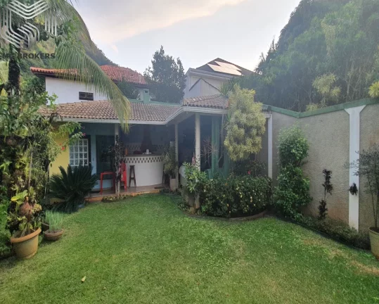 Imagem Casa em Condomínio de Alto Padrão no Recreio dos Bandeirantes, RJ: 3 suítes, 4 vagas, 558m² de luxo! Pfoximo a Praia
