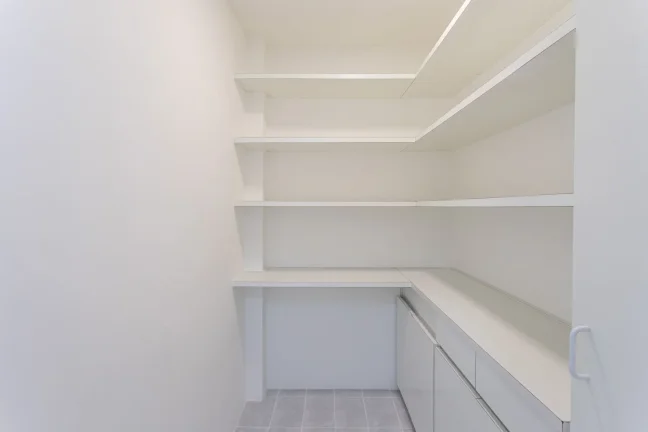 Imagem Apartamento 92M² Reformado, 3Q, 1 Suíte, 2 Banheiros, 2 Vagas, Varanda, Piscina, Churrasqueira, Academia, Salão de Festas e Jogos.