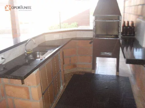 Imagem Sobrado residencial com piscina à venda.