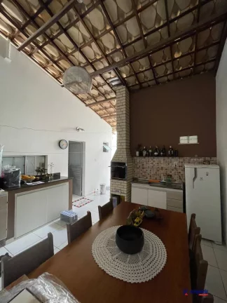 Imagem CASA À VENDA COM 3 QUARTOS, SENDO UM SUÍTE