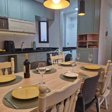 Imagem Apartamento reformado em Guarujá-SP, Jardim Astúrias: 2 quartos, 1 suíte, 2 salas, 2 banheiros, 1 vaga de garagem, 62,25 m²