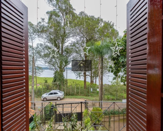 Imagem FRENTE PARA REPRESA DE GUARAPIRANGA PÉ NA ÁGUA ALTO PADRÃO SOBRADO 410,00 M CONSTRUÍDOS 3 SUÍTES 3 SALAS COZINHA AMPLA EDÍCULA 8 VAGAS ÓTIMO LOCAL
