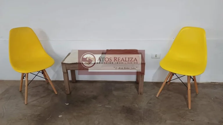 Imagem Vendo Excelente oportunidade na Lapa. Casa de 2 Dormitórios sendo uma suíte, sala em 2 ambíentes, 2 vagas de garagem, áreatotal 171m2, frente para 2 ruas, Jardim com algo natural, quintal com Árvores frutíferas produzindo, aproveite essa oportunidade, Val