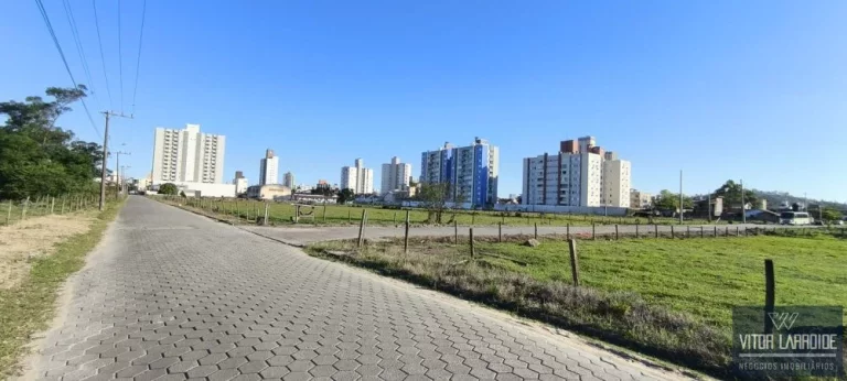 Imagem Terreno de 2.000m² à Venda no Bairro Humaitá - Tubarão/SC