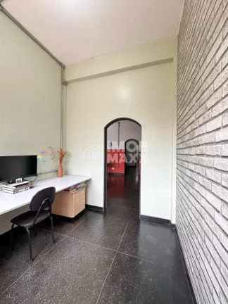 Imagem Venda de Prédio no Guará II com 511m², 3 pavimentos (térreo comercial e 1º e 2º pavimentos residencial) escriturado