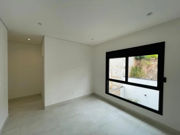 Foto do imóvel: Casa em Cajamar com 3 Suítes, 4 Vagas e Piscina