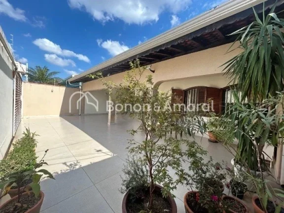 Imagem Casa térrea à venda no Jardim Santa Genebra, na melhor localização do bairro. O imóvel possui t...