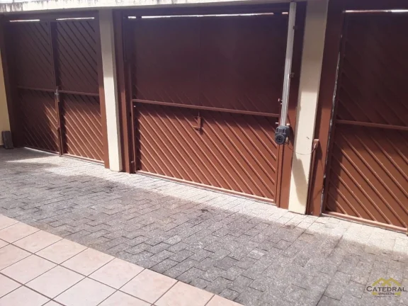 Imagem Sobrado com 3 quartos (1 suíte), garagem para 6 carros e edícula nos fundos