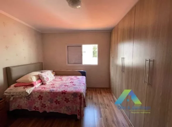 Imagem SANTO ANDRÉ Sobrado 250M², 3 dormitórios, 1 suíte, 4 vagas ótima localização e valor !!!