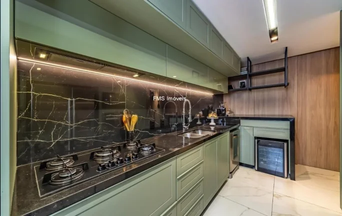 Imagem Apartamento de luxo em Moema: 3 quartos, 3 suítes, 1 sala, 2 vagas de garagem e 149,00m² de área - São Paulo-SP.