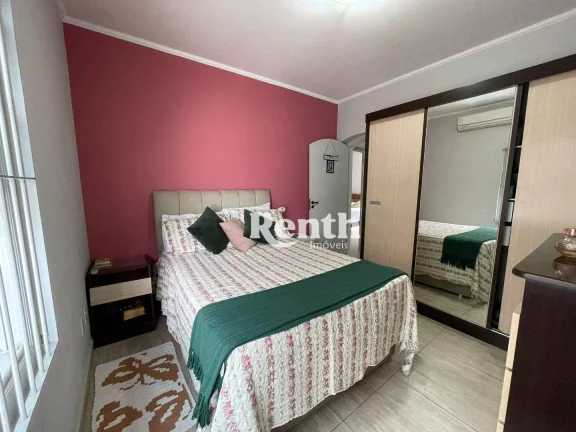 Imagem Casa com 3 dormitórios (2 suítes), por R$ 850.000 - Santana - Rio Claro/SP