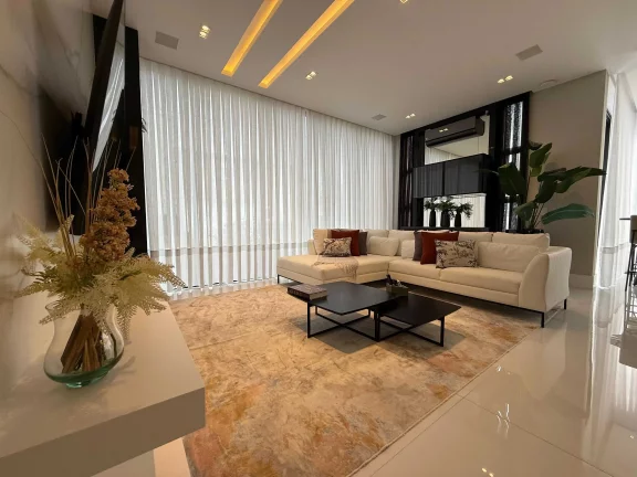 Imagem Casa mobiliada no Condomínio Caledônia com 2 suítes, 2 demi-suites e 4 vagas em Camboriú/SC
