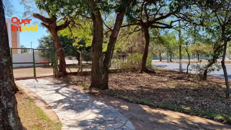 Imagem Impecável casa comercial à venda em Ribeirão Preto-SP, no bairro Ribeirânia: 4 quartos, 2 suítes, 2 salas, 5 banheiros, 4 vagas, 450 m².