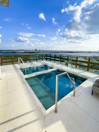 Cobertura de Alto Padrão à venda na Orla Vista panorâmica da cidade, 4 suítes