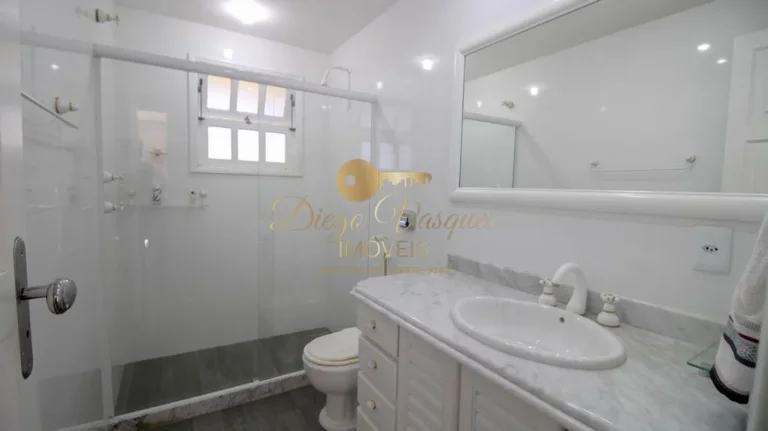 Imagem Casa em Condomínio para Venda em Teresópolis / RJ no bairro Comary