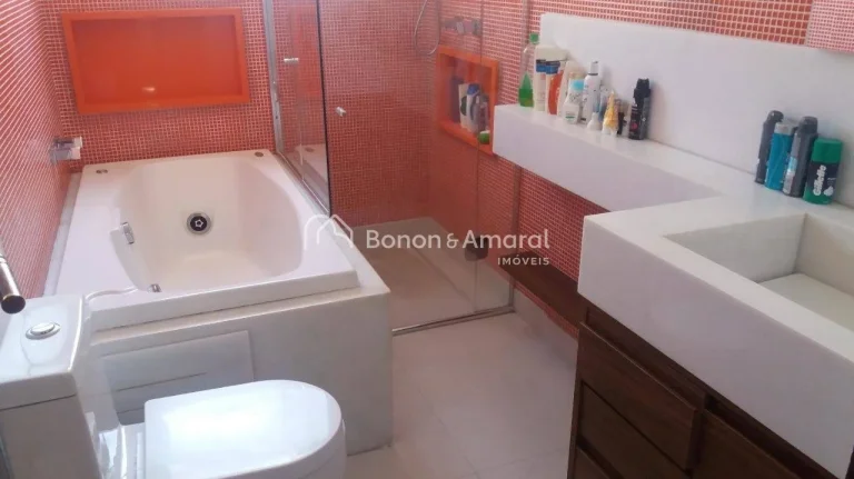 Imagem Apartamento à venda no Cambuí, com 198 m², um por andar, totalmente atualizado e decorado, locali...