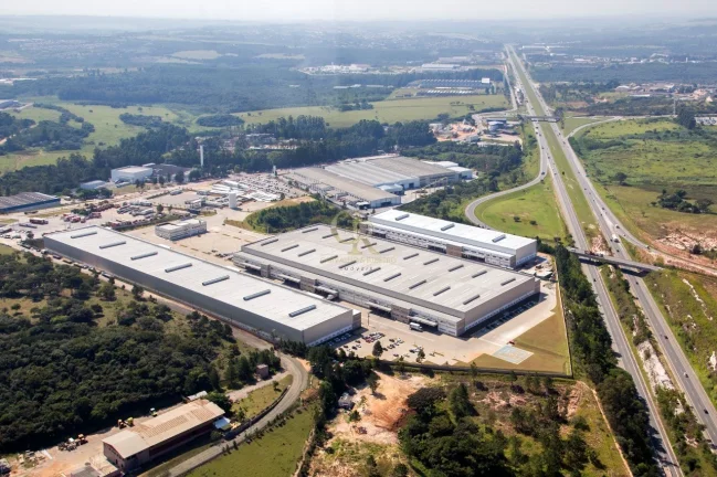 Galpão industrial em condomínio para locação no Éden, Sorocaba-SP: 42 vagas de garagem e 3.520,77 m² de área!