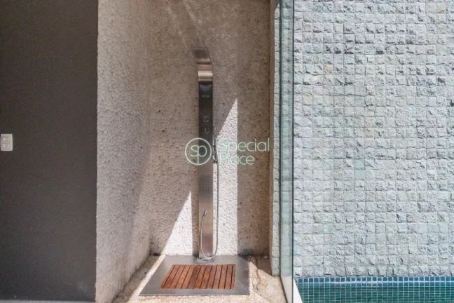 Imagem Casa com excelente localização e ótima segurança, reformada pela Arquiteta Arquiteta Gisela Bent...