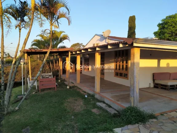 Imagem Bem localizada no condomínio!
São 3 quartos, sendo 1 suíte com closet, wc social, 2 salas, uma pa...
