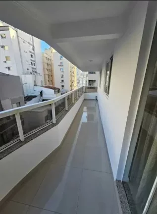 Imagem Apartamento quadra mar com 3 dormitórios sendo 1 suíte e 2 vagas de garagem Balneário Camboriú/SC