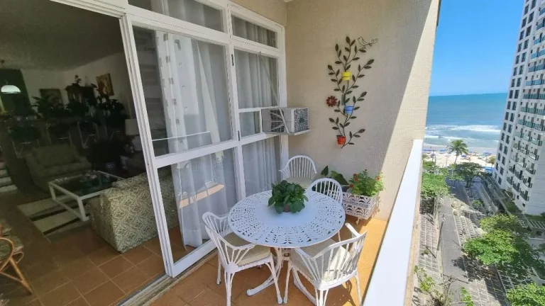 Imagem PITANGUEIRAS- APARTAMENTO COM 3 DORMITÓRIOS COM VISTA PARA O MAR, NO CALÇADÃO NA PRAIA DE PITANGUEIRAS, GARAGEM DEMARCADA .
