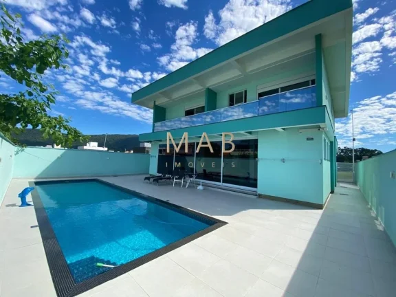 Imagem Casa de alto padrão com 300 m² privativos, localizada em condomínio na Ilha do Francês, entre as praias dos Ingleses e Moçambique, a aproximadamente 6