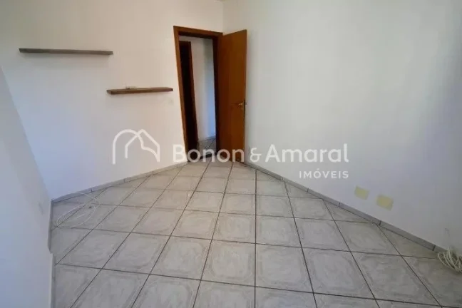 Imagem Aconchegante e espaçoso, este imóvel conta com 3 quartos, incluindo 1 suíte, e 3 banheiros no tot...