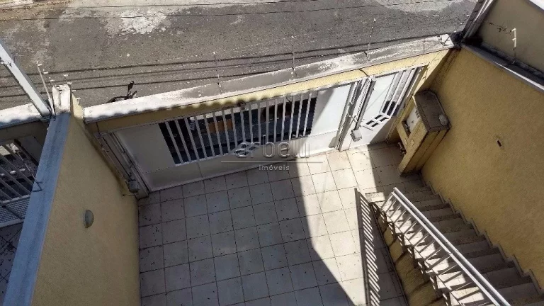 Imagem Sobrado com 200 metros quadrados aproximadamente, com três dormitórios, dois banheiros com aqueced...