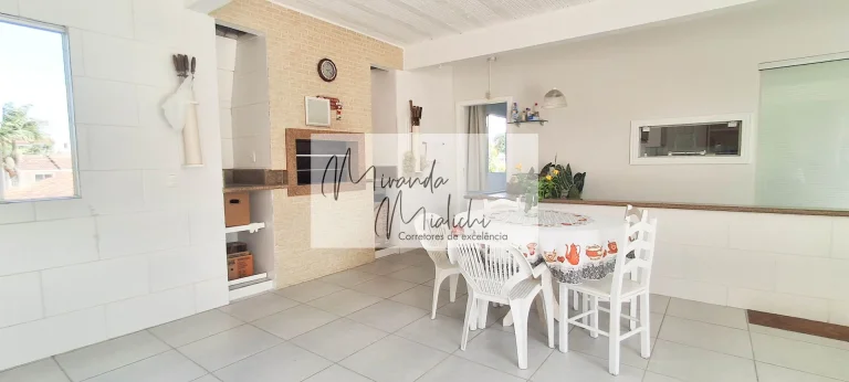 Imagem Encantadora Casa 4 Quartos em Biguaçu