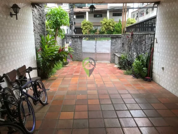 Imagem Linda Sobreposta Alta com terraço em um dos melhores pontos da cidade no Boqueirão, 4 dormitórios sendo 1 suíte!