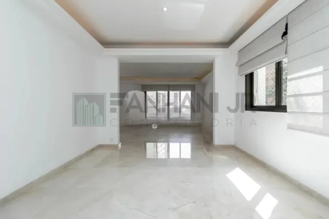 Imagem Venha conhecer este incrível apartamento com 3 quartos e 4 banheiros para alugar, com 225m² de pura sofisticação e conforto! Recentemente reformado,