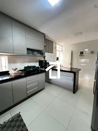 Imagem Casa no Antares – 5 Quartos | 4 Suítes | Piscina Privativa | 317m²
