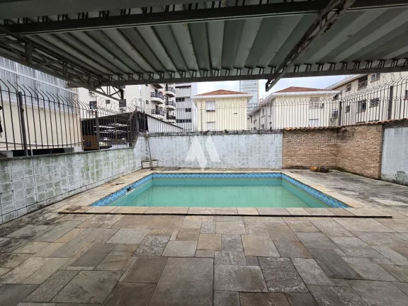 Imagem sobrado 4 dormitórios, 2 vagas, piscina, para locação
