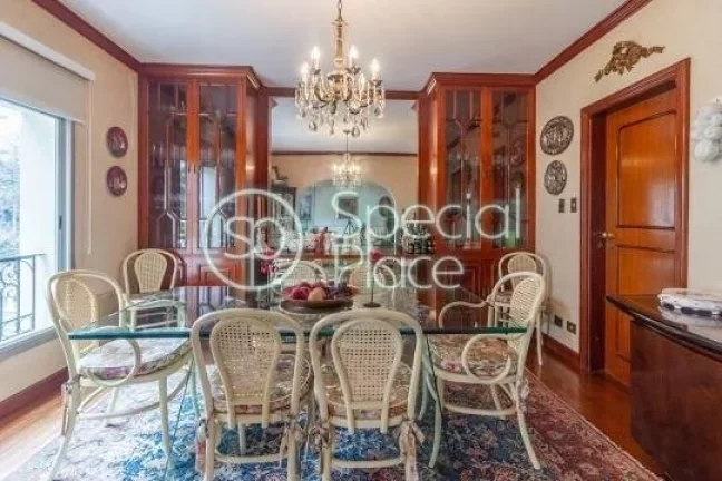 Imagem Lindo apartamento com prédio clássico e imponente. São 197m² de área privativa, 3 dormitórios ...