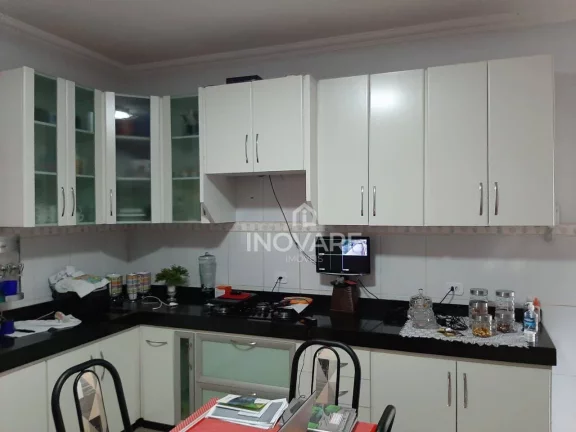 Imagem Casa com 3 dormitórios à venda, 230 m² por R$ 750.000,00 - Jardim Leonora - Itumbiara/GO