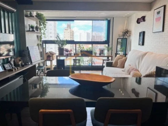 Imagem Apartamento 2 dormitórios totalmente modificado por arquiteto, sendo 1 suíte, sala para 2 ambiente...