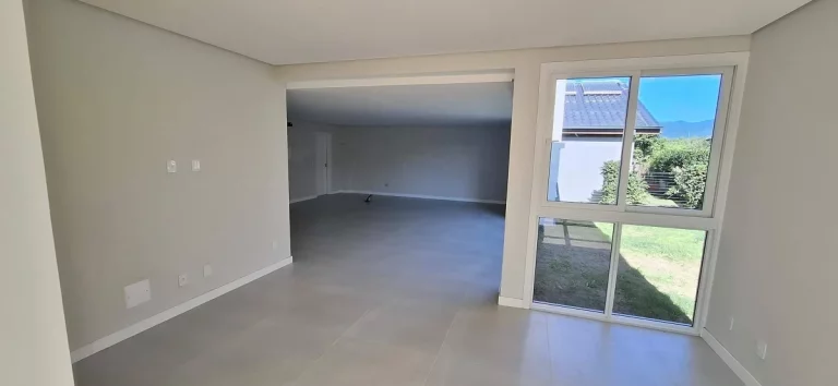 Imagem Casa à Venda, 250m2, 3 Suítes, Florianópolis/SC
