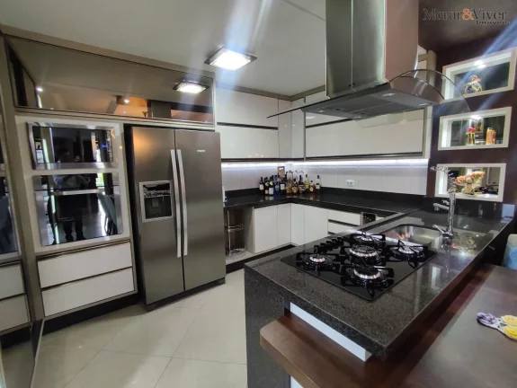 Imagem Triplex para Venda em Curitiba, Sitio Cercado, 3 dormitórios, 2 suítes, 3 banheiros, 2 vagas