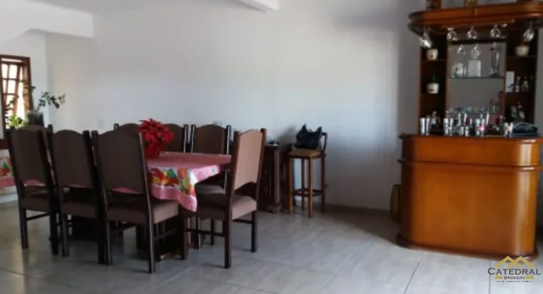 Imagem Sobrado com 03 dormitórios sendo 01 suíte à Venda na cidade de Itatiba/SP